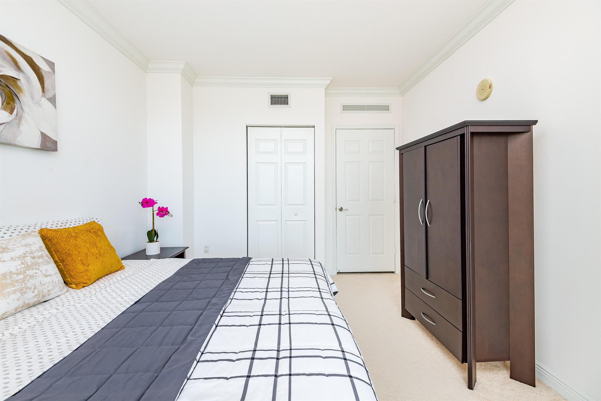 DUO CONDOMINIUM EAST - Residential