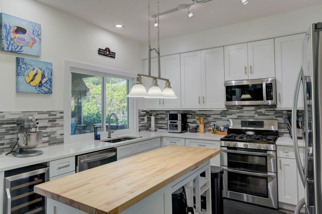 Photo of 10266 Hunt Club Lane, Palm Beach Gardens, FL 33418 (MLS # R10962487)