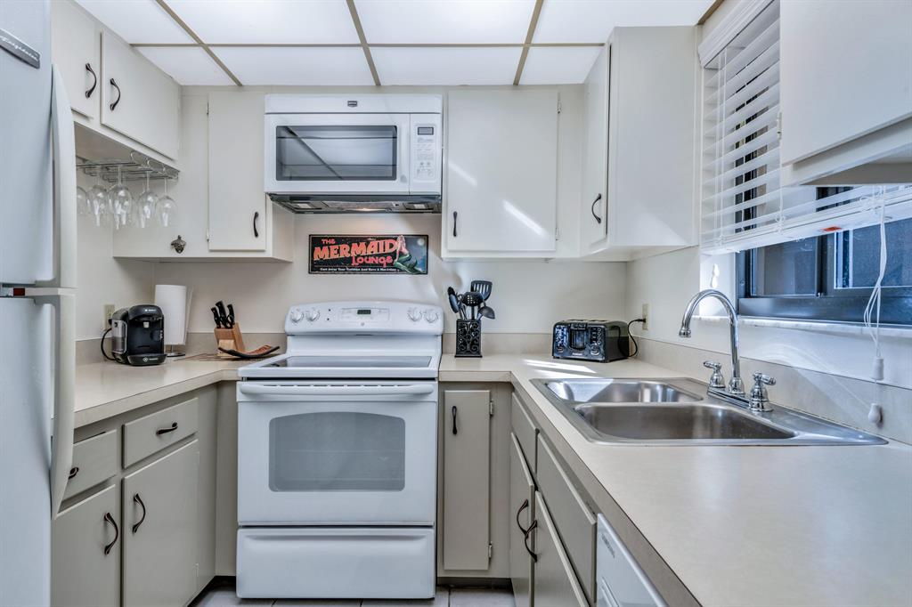 HIDDEN HARBOUR OF THE PALM BEACHES CONDO - Residential