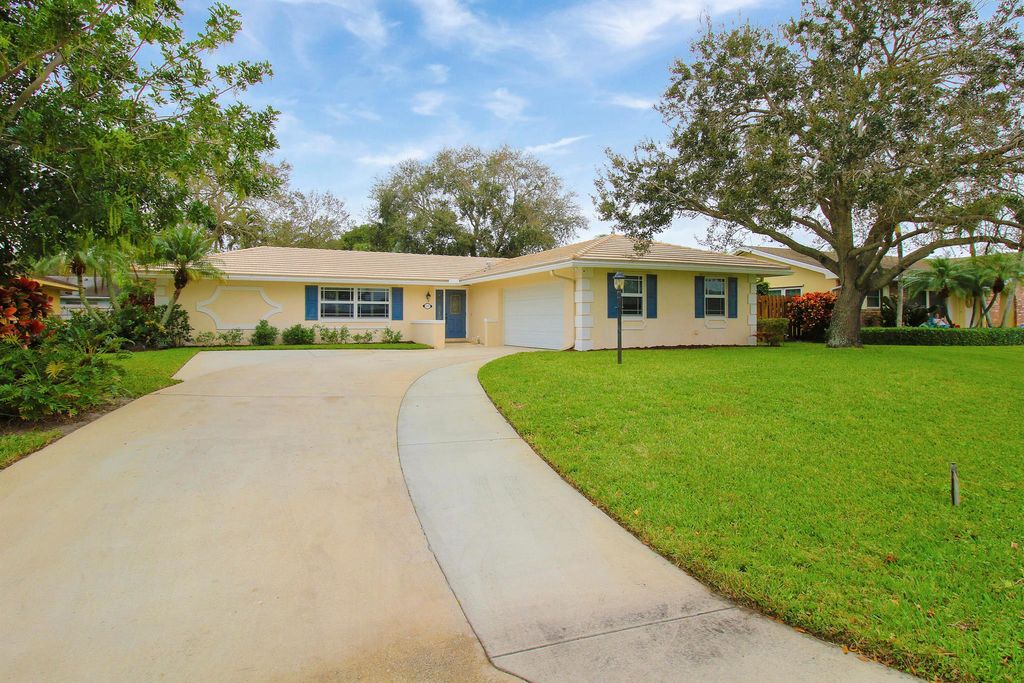 Photo of 11899 Bayberry Street, Palm Beach Gardens, FL 33410 (MLS # R10950999)