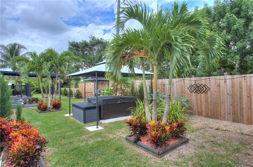 Ravenswood Estates & Mari - Residential