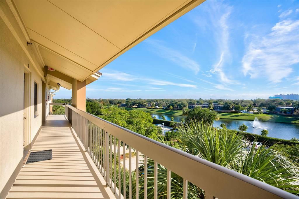 Photo of 801 Seafarer Circle Cir #505, Jupiter, FL 33477 (MLS # R10677158)