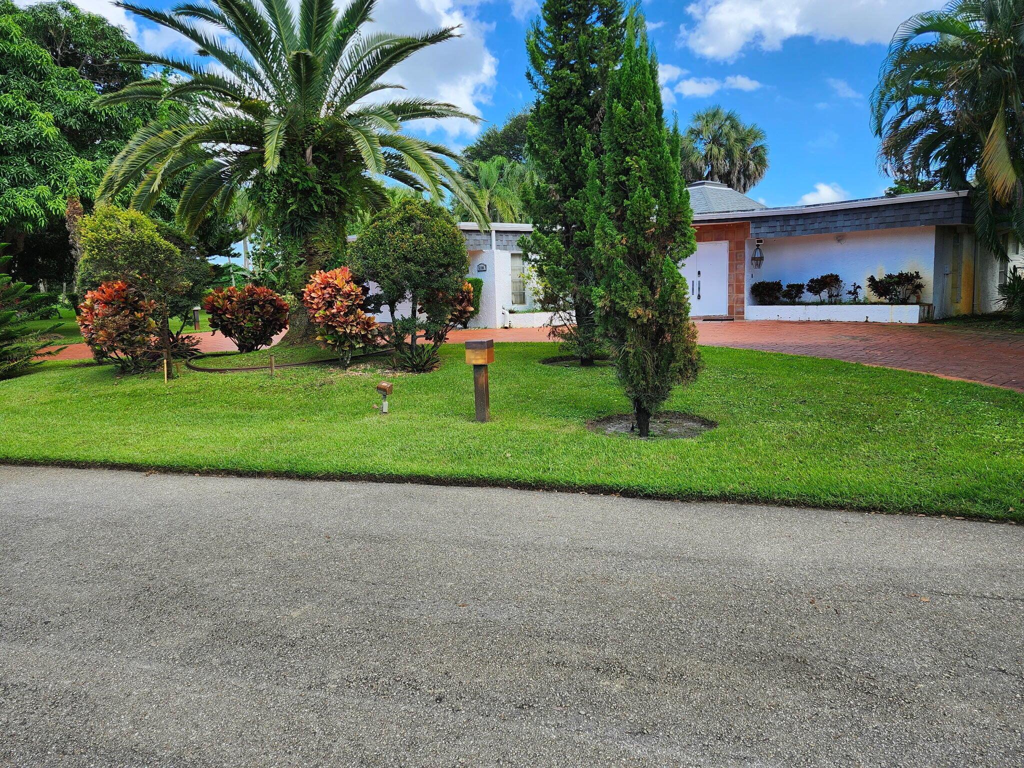 View photos, virtual tours, details... 5104 White Oak Lane E