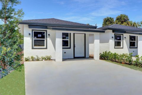 2915 Saginaw Avenue West Palm Beach FL 33417