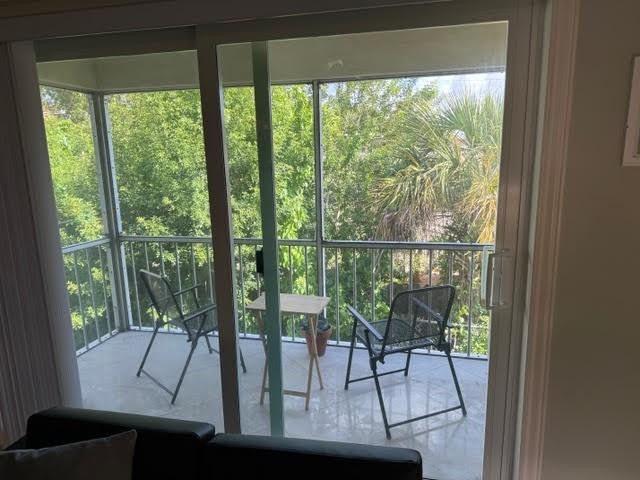 Imperial Point Colonnades - Residential