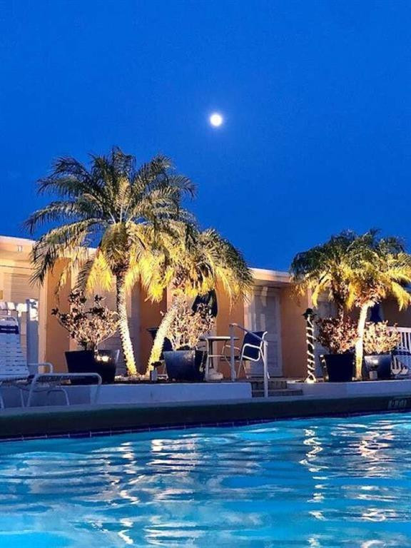 Imperial Point Colonnades - Residential