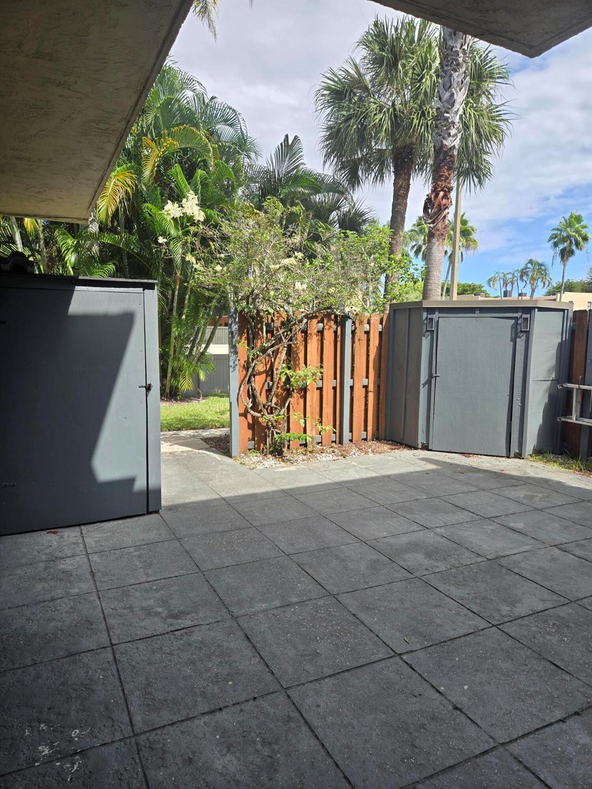 FOXWOOD ESTATES 1 OF LAKE - Residential Lease