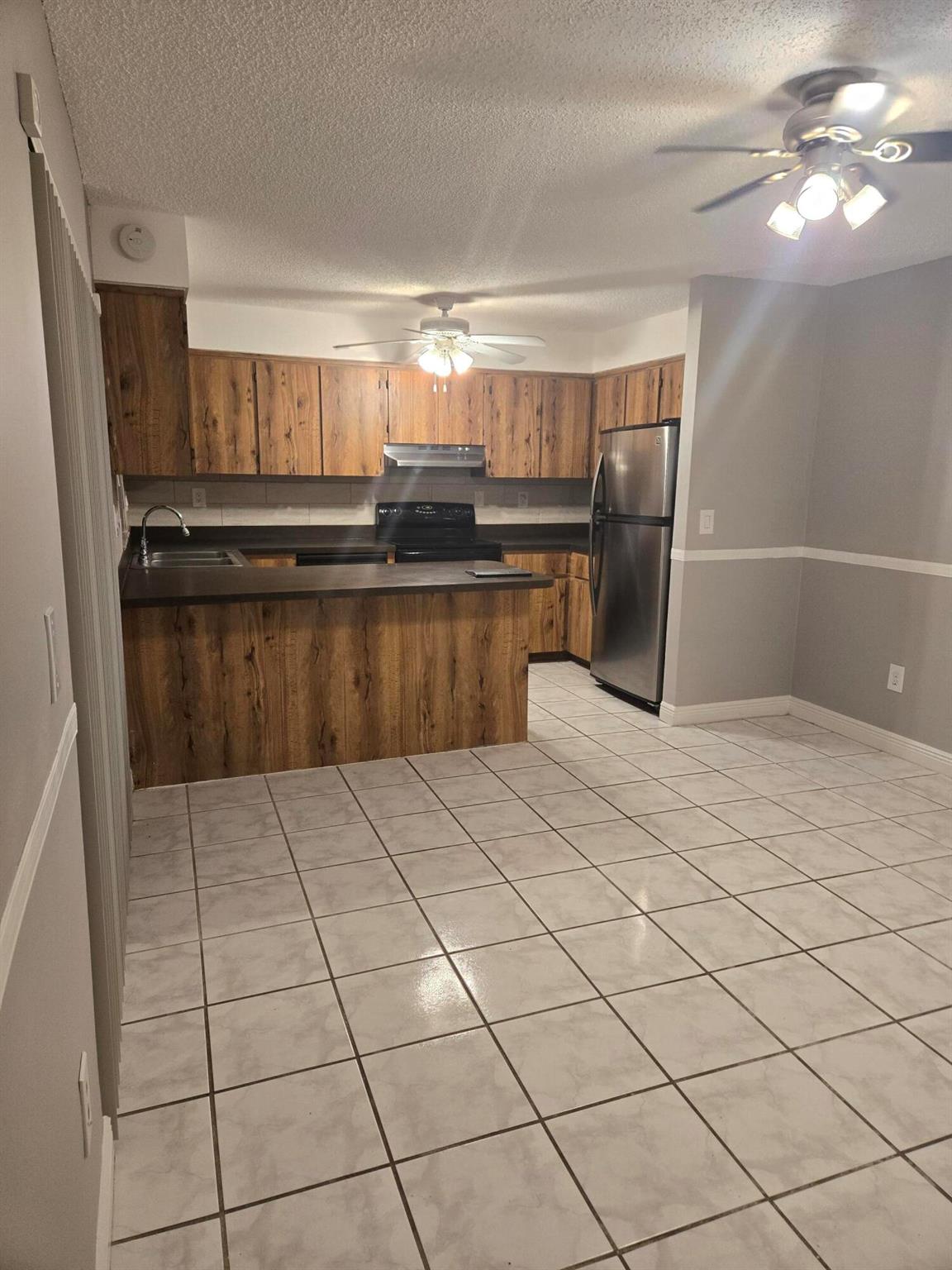 FOXWOOD ESTATES 1 OF LAKE - Residential Lease