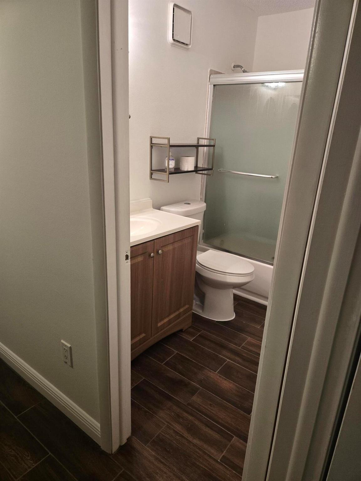 FOXWOOD ESTATES 1 OF LAKE - Residential Lease