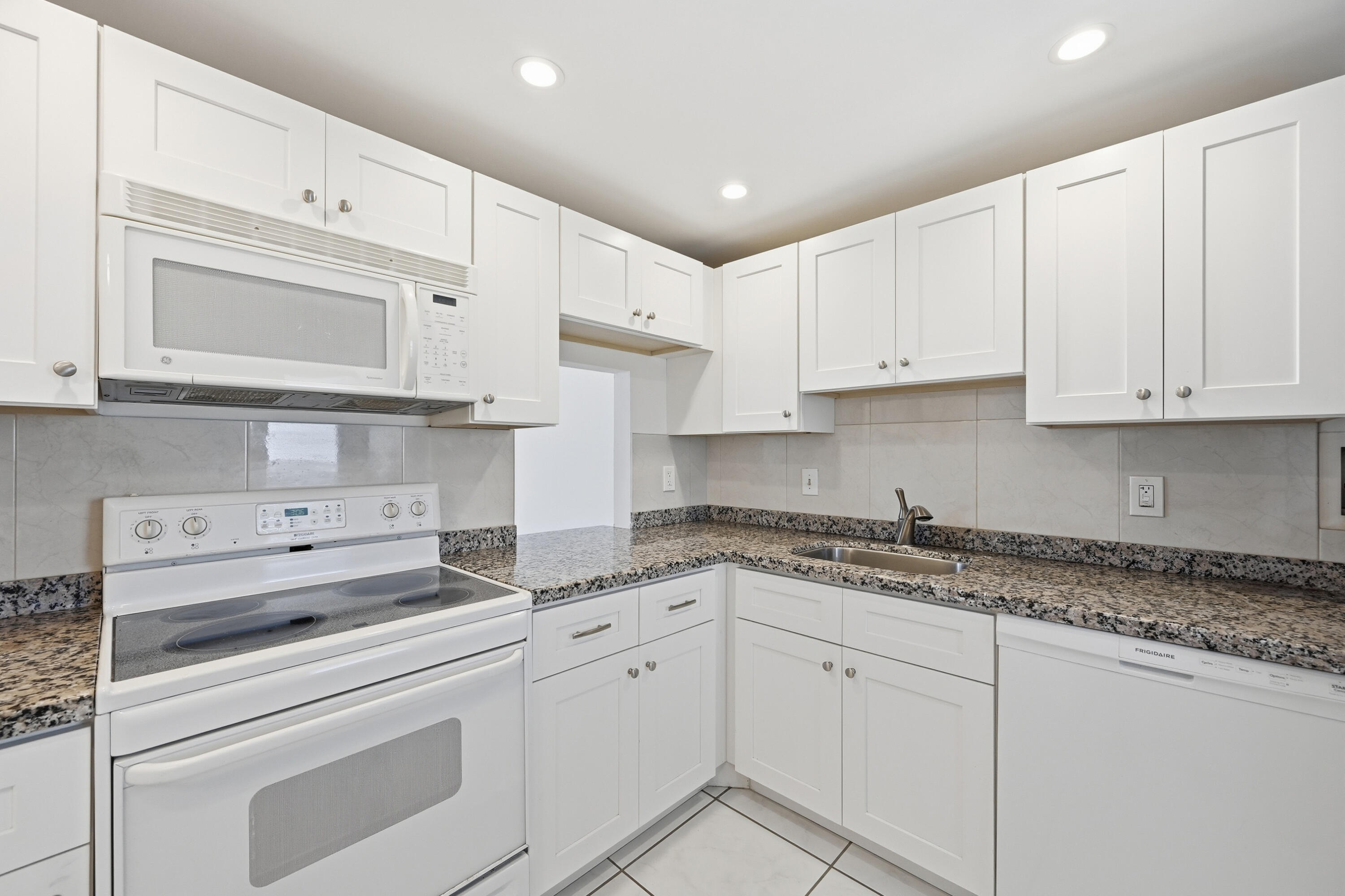 BOCA TEECA CONDO 3 - Residential