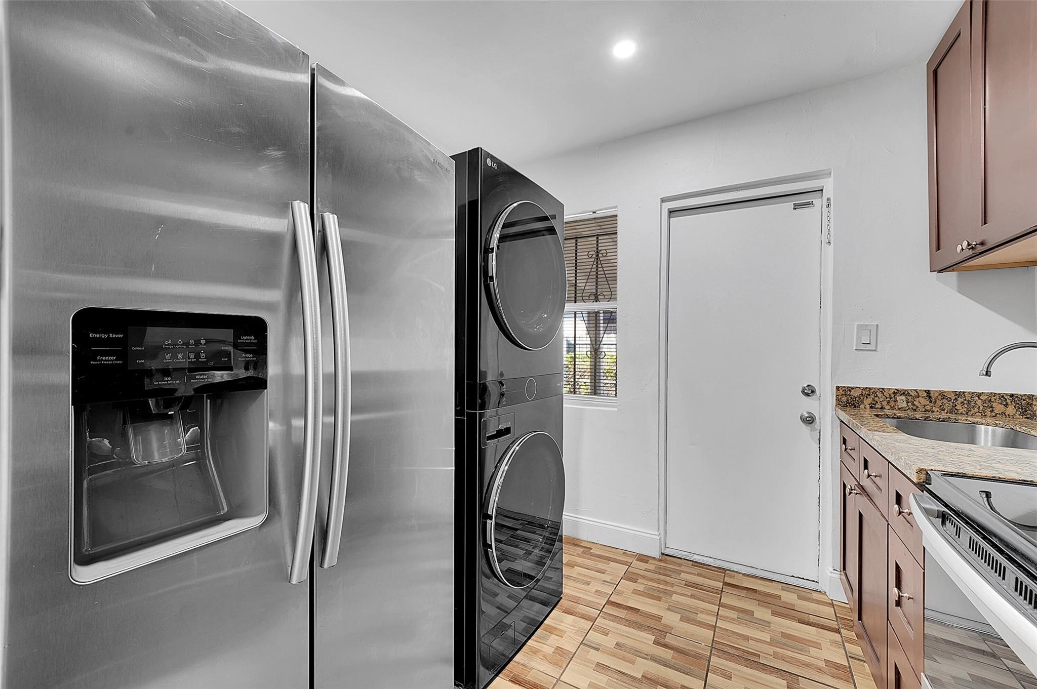 ARCH CREEKS ESTATES - Residential Lease