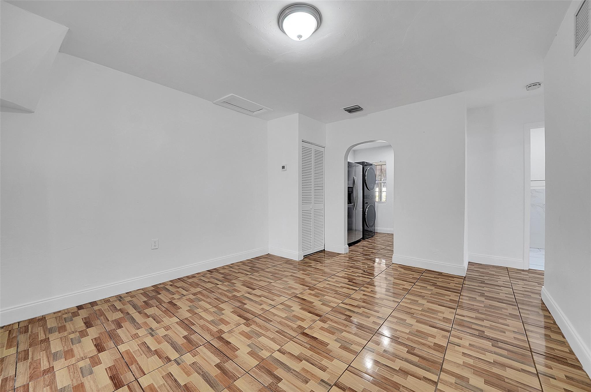 ARCH CREEKS ESTATES - Residential Lease