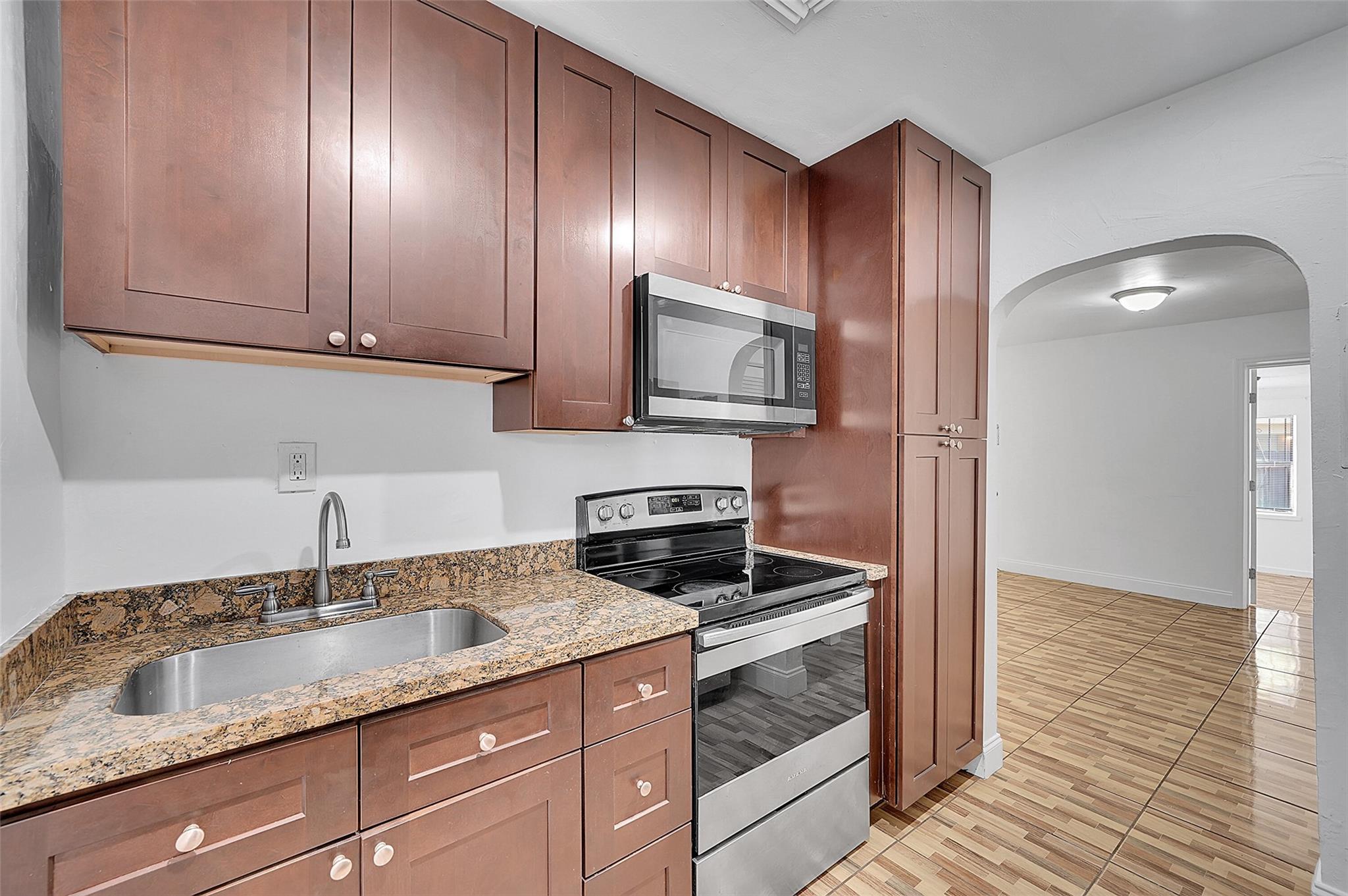 ARCH CREEKS ESTATES - Residential Lease