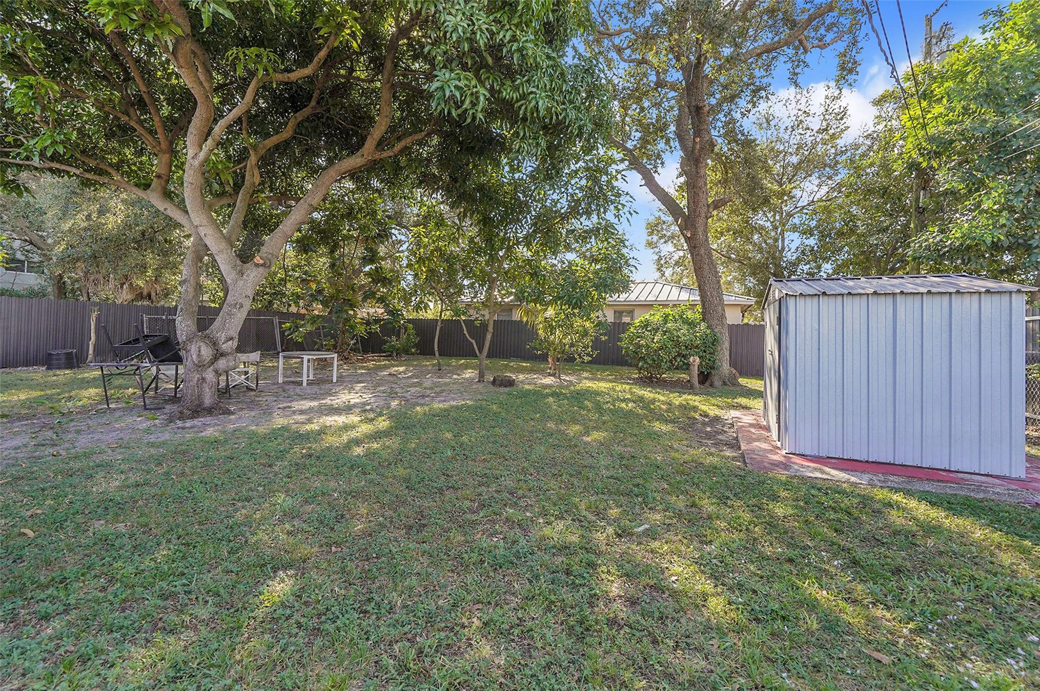 ARCH CREEKS ESTATES - Residential Lease