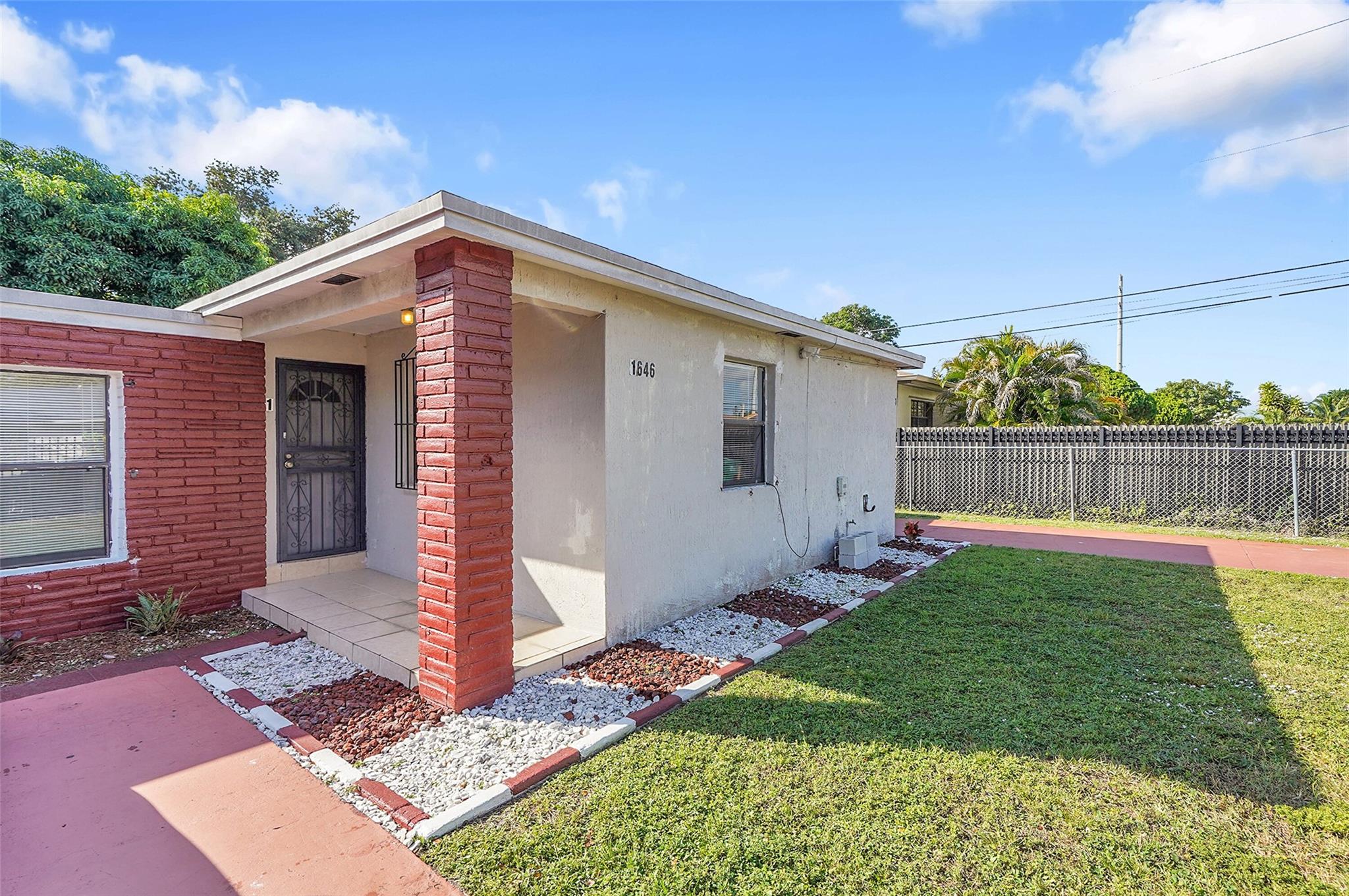 ARCH CREEKS ESTATES - Residential Lease