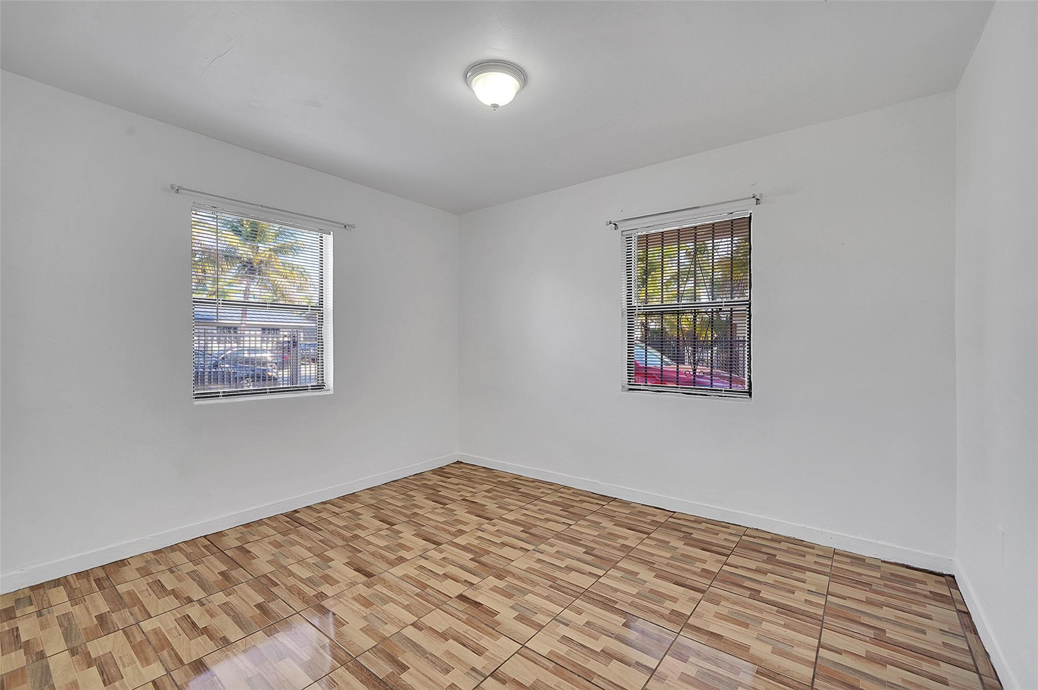 ARCH CREEKS ESTATES - Residential Lease