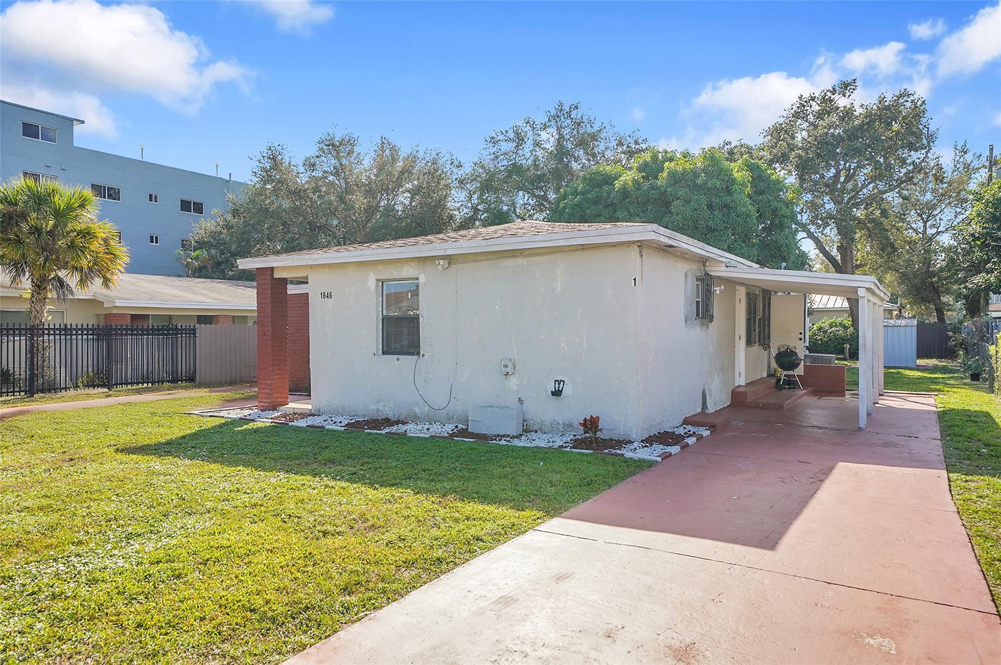 ARCH CREEKS ESTATES - Residential Lease