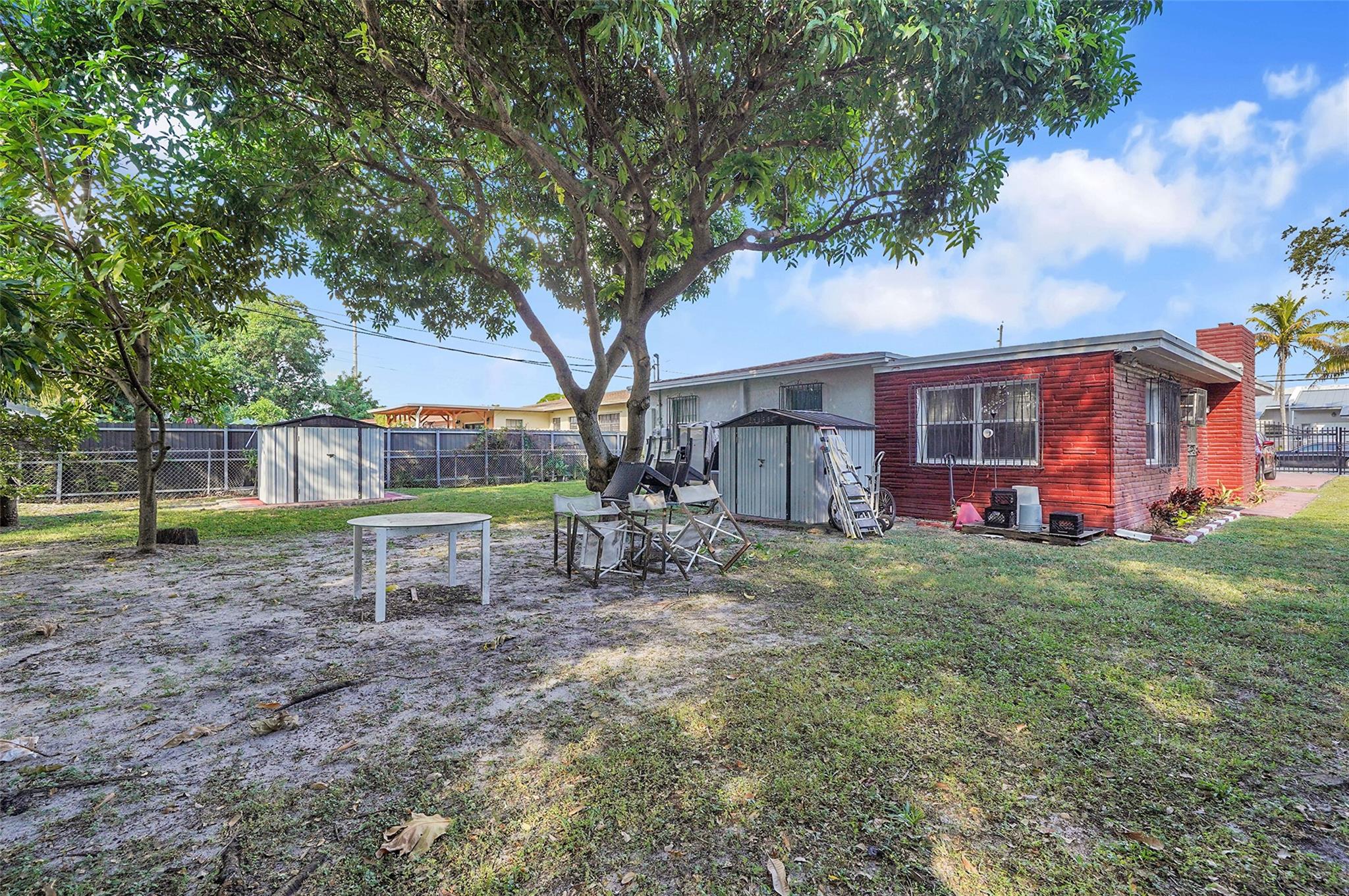 ARCH CREEKS ESTATES - Residential Lease