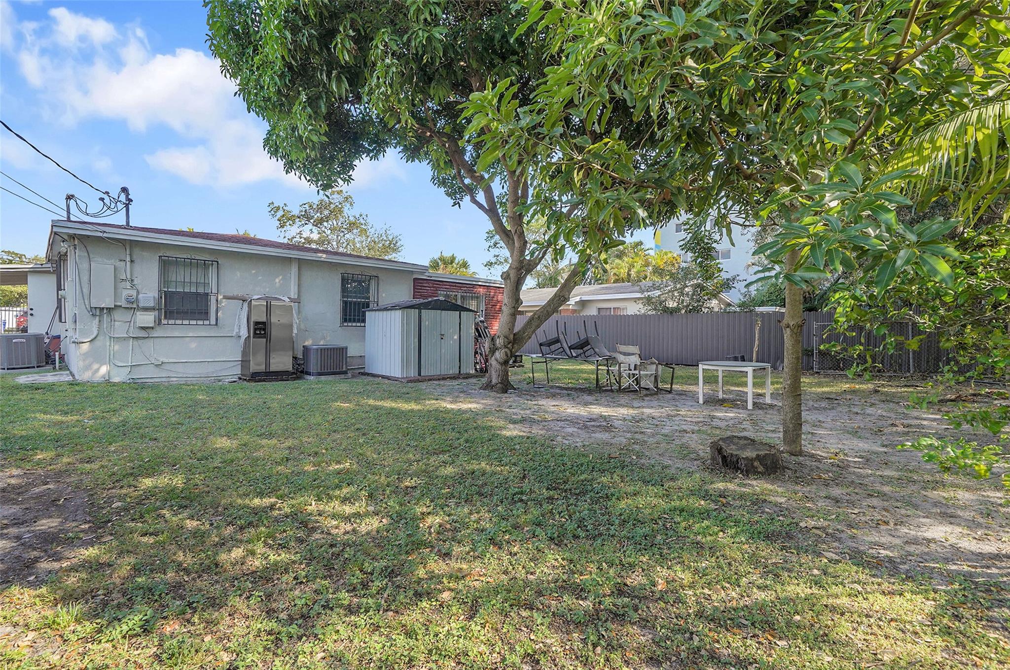 ARCH CREEKS ESTATES - Residential Lease