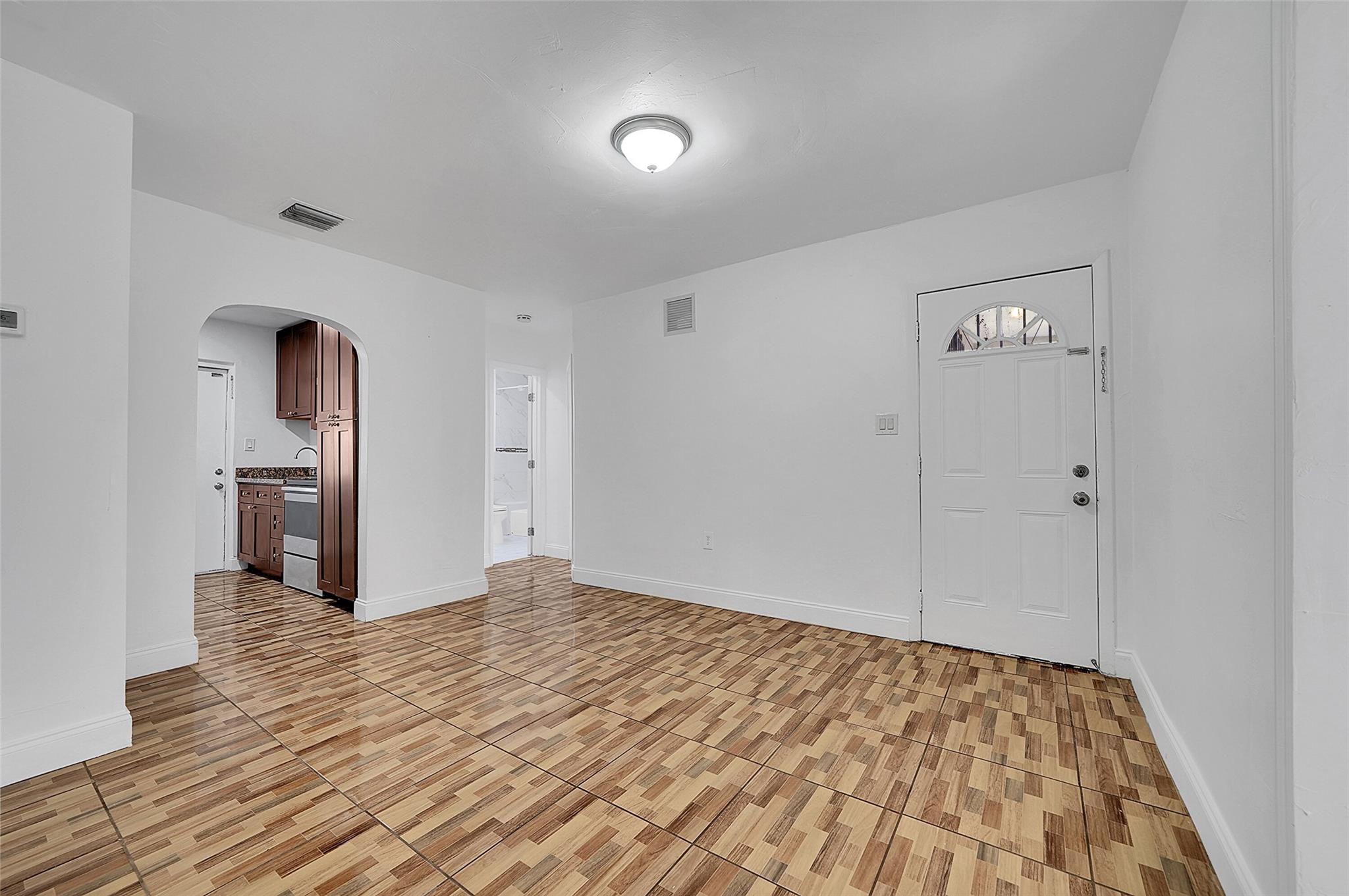 ARCH CREEKS ESTATES - Residential Lease