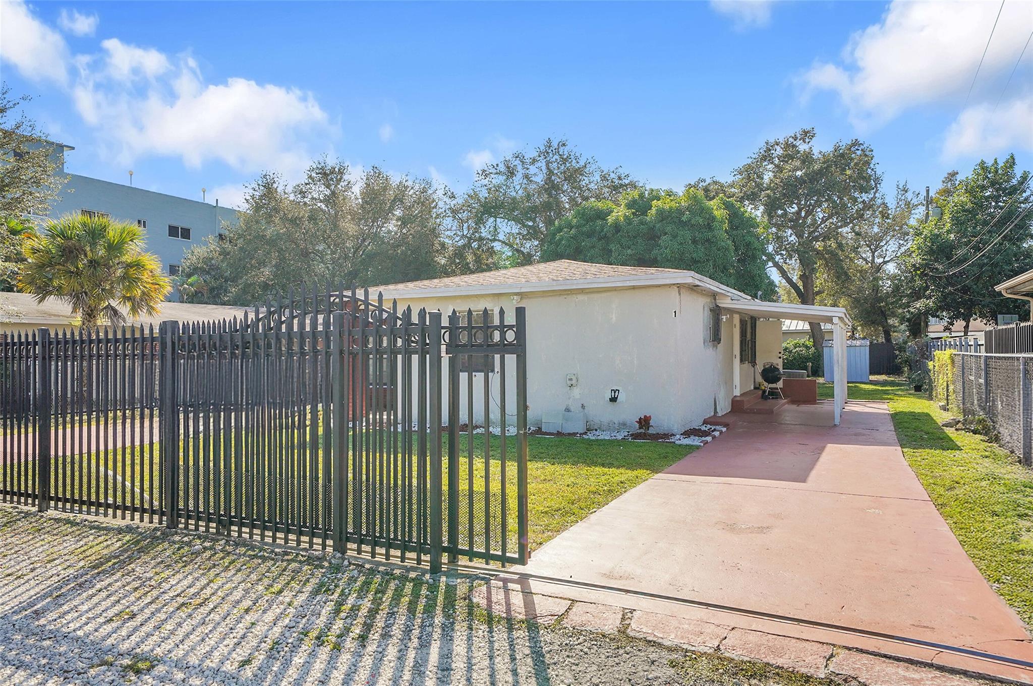 ARCH CREEKS ESTATES - Residential Lease