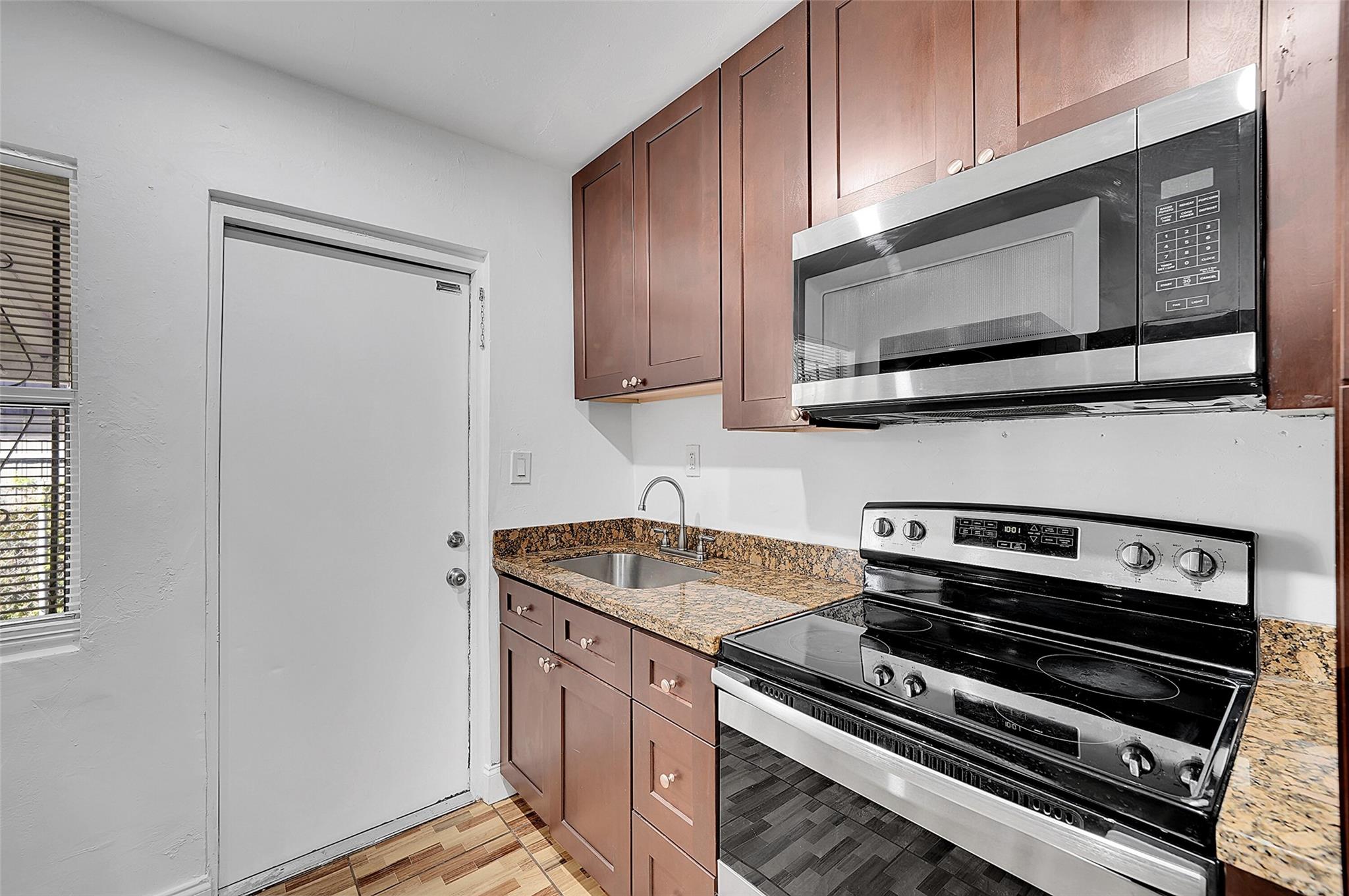 ARCH CREEKS ESTATES - Residential Lease