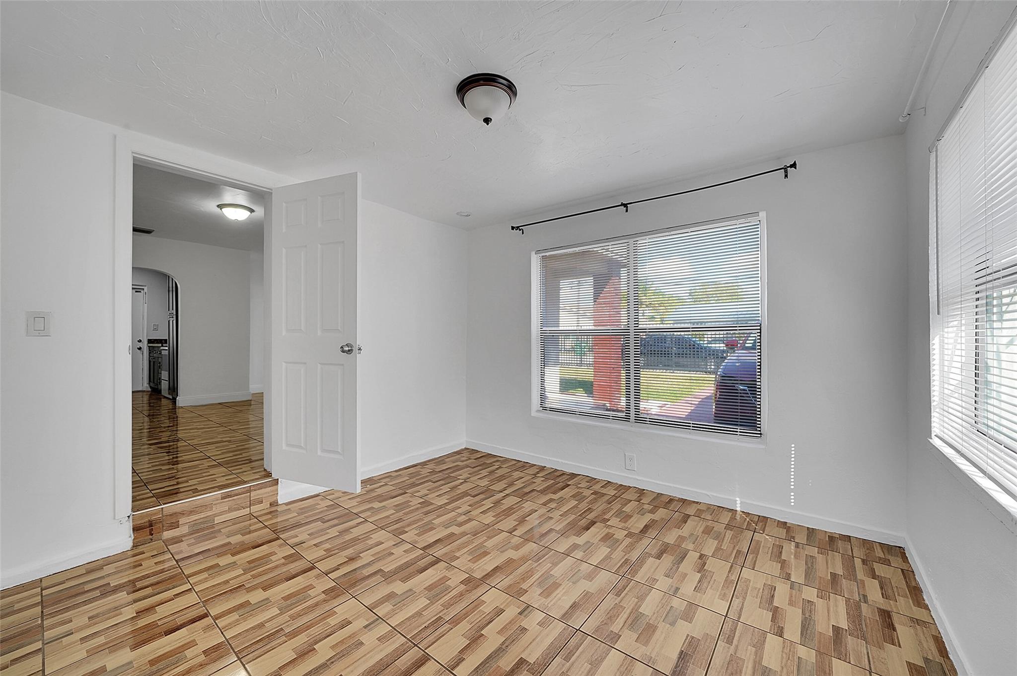 ARCH CREEKS ESTATES - Residential Lease