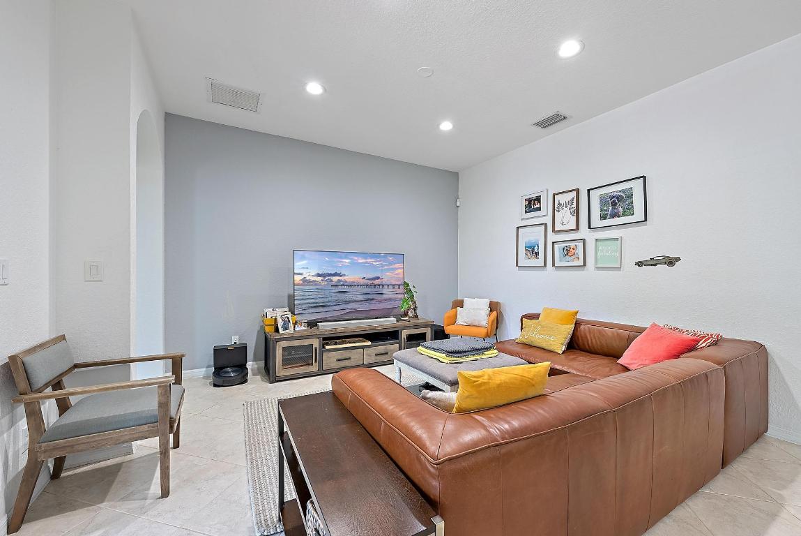 LOXAHATCHEE RESERVE NORTH - Residential Lease