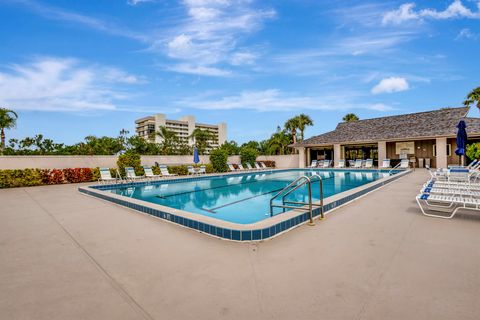 A home in Hutchinson Island