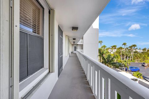 A home in Hutchinson Island