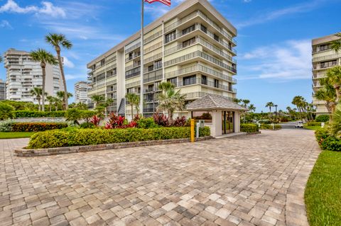 A home in Hutchinson Island