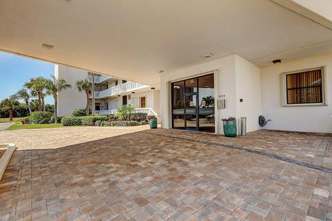 A home in Hutchinson Island