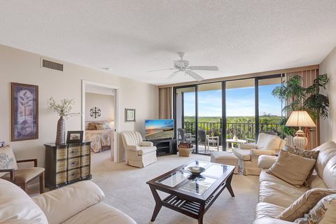 A home in Hutchinson Island