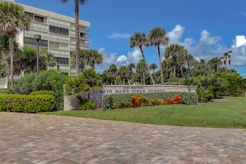 A home in Hutchinson Island