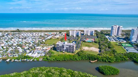 A home in Hutchinson Island