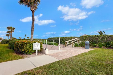 A home in Hutchinson Island