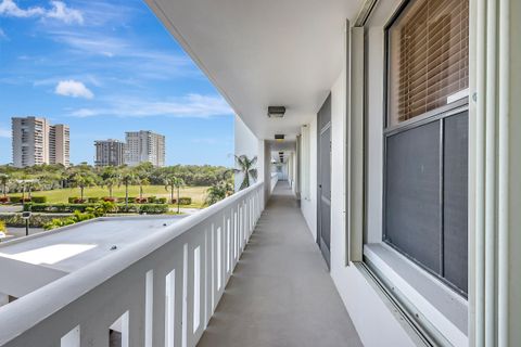 A home in Hutchinson Island