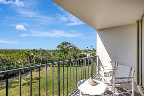 A home in Hutchinson Island