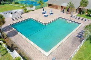 BLUE LAKE TOWNHOUSES - Residential