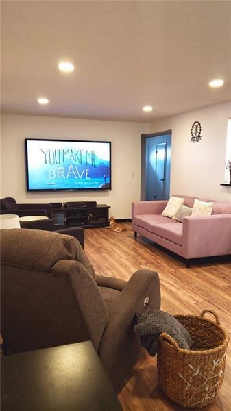BLUE LAKE TOWNHOUSES - Residential