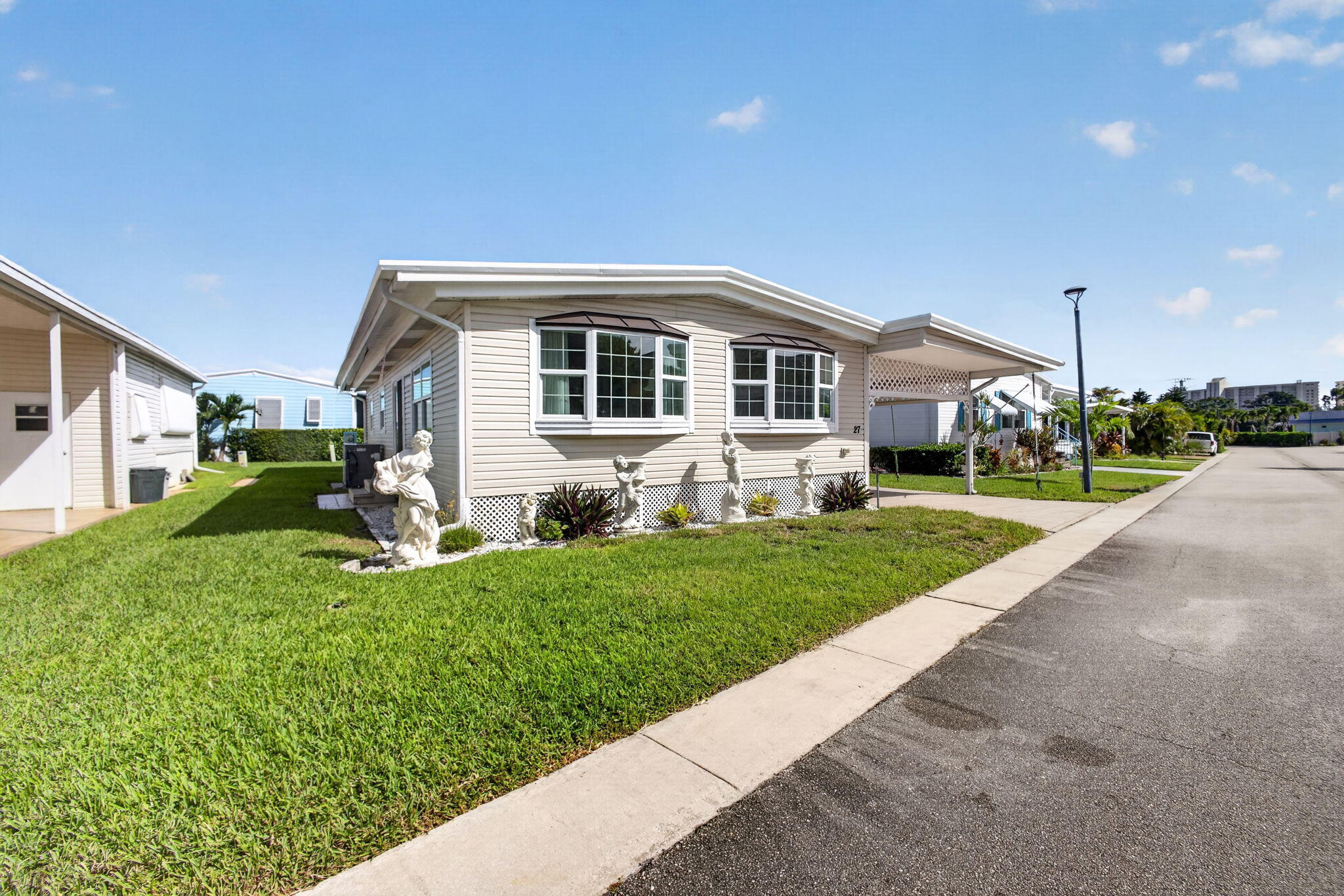 400 N HIGHWAY A1A 27