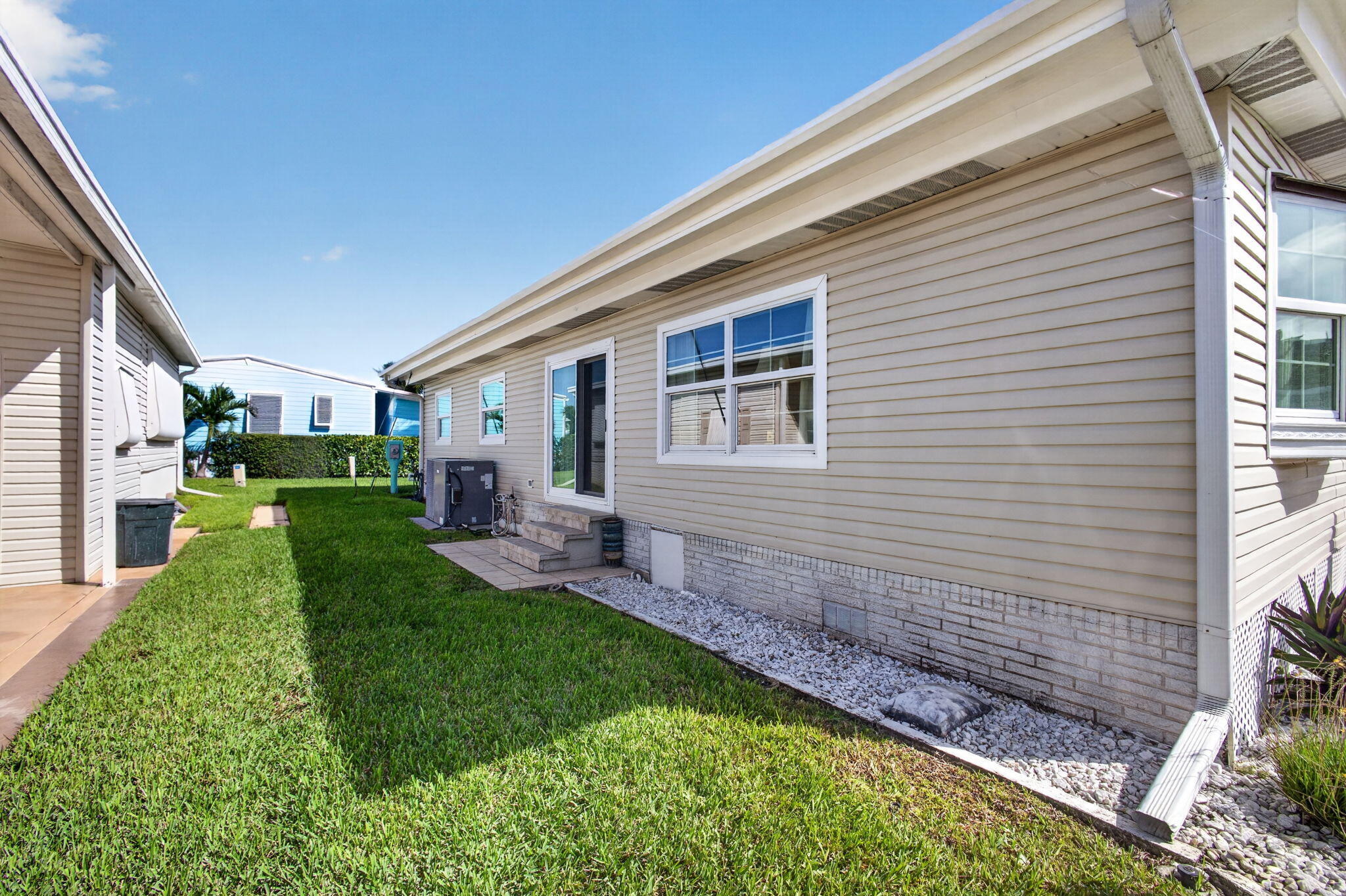 400 N HIGHWAY A1A 27