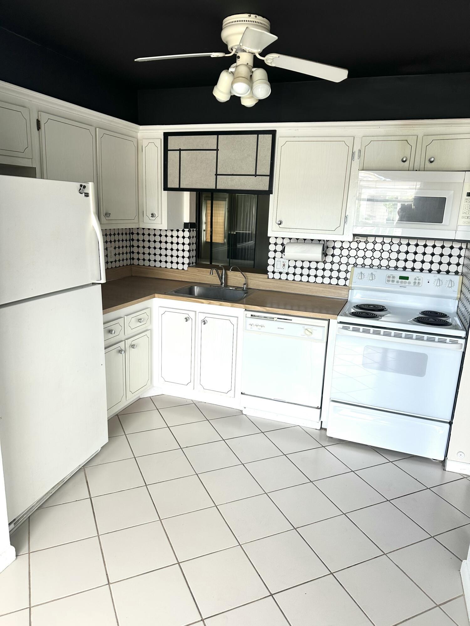CAMELOT VILLAGE SEC 3 - Residential Lease