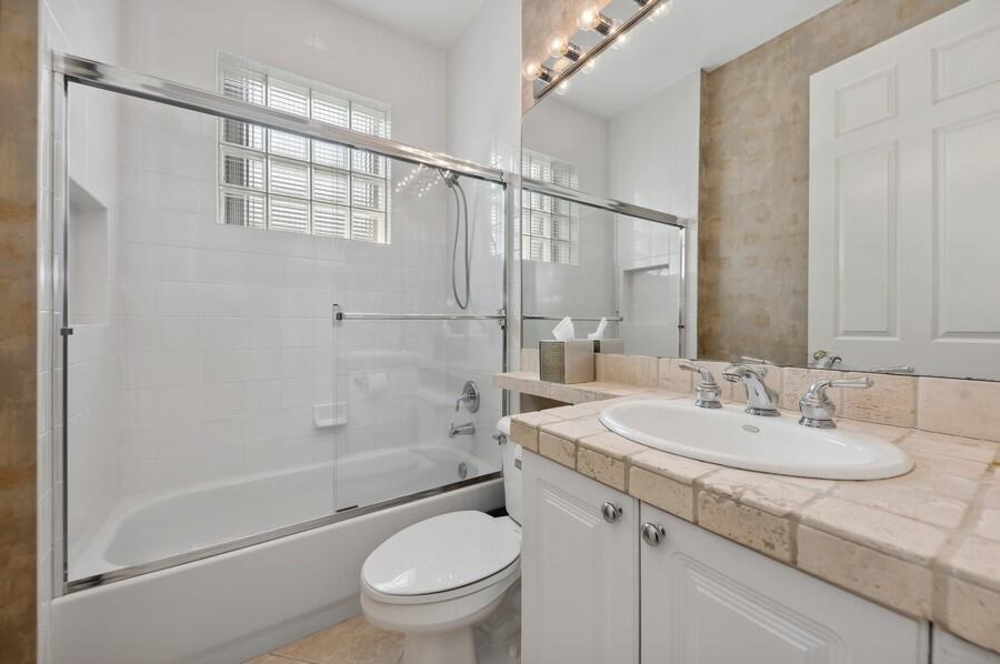 VALENCIA FALLS 7 - Residential