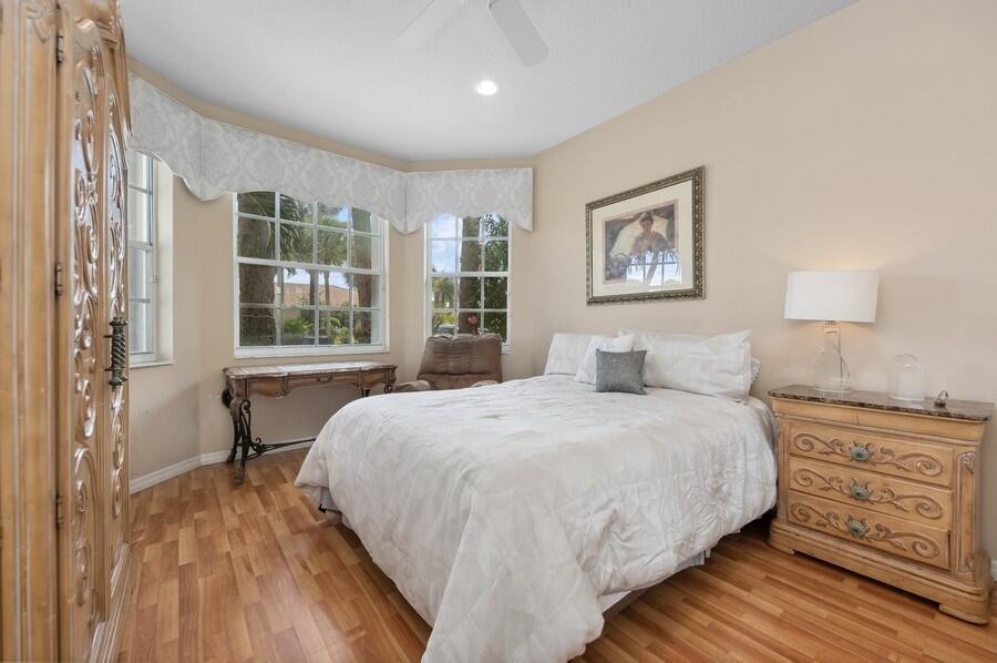 VALENCIA FALLS 7 - Residential