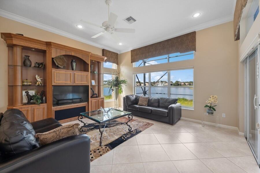 VALENCIA FALLS 7 - Residential