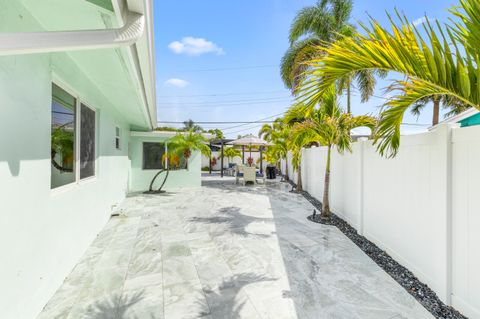 Tiny photo for 612 SE 10th Avenue, Deerfield Beach, FL 33441 (MLS # B26034346)