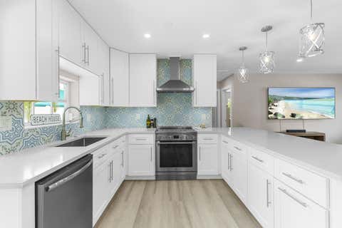 Tiny photo for 612 SE 10th Avenue, Deerfield Beach, FL 33441 (MLS # B26034346)