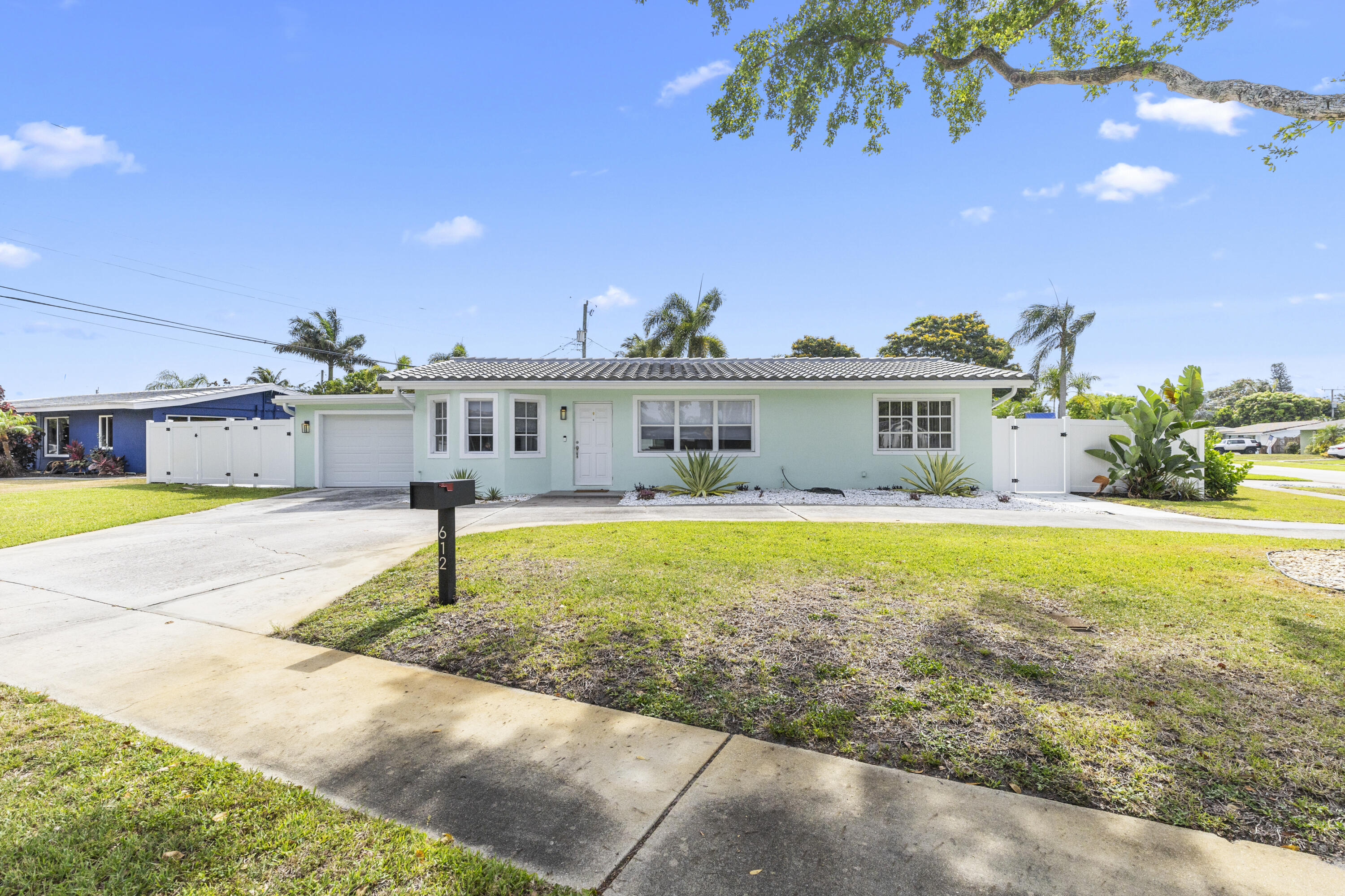 612 SE 10th Avenue