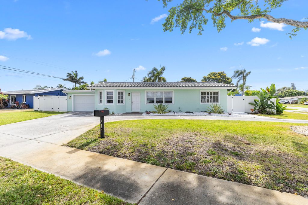 Photo of 612 SE 10th Avenue, Deerfield Beach, FL 33441 (MLS # B26034346)